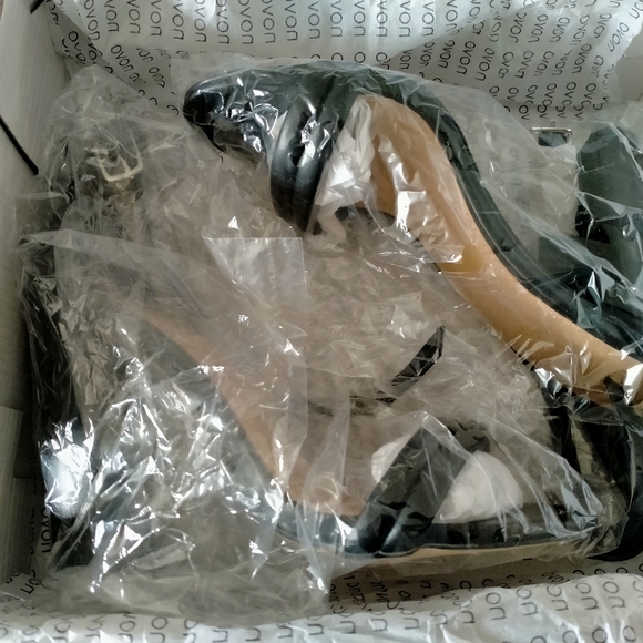 Size 5 novo heels - Picture 2 of 3